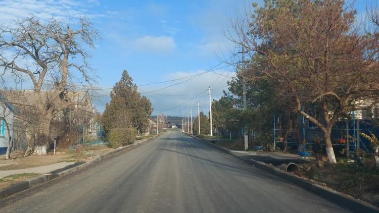Завершился ремонт дороги на одной из улиц села Арзгир на Ставрополье