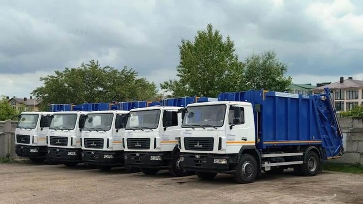 Пять новых мусоровозов отправят в города Кавминвод и Невинномысск
