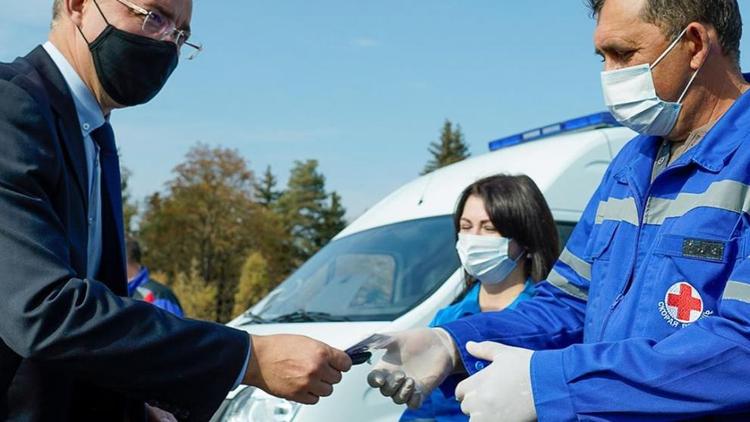 Больницы 14 территорий Ставрополья получили машины скорой помощи