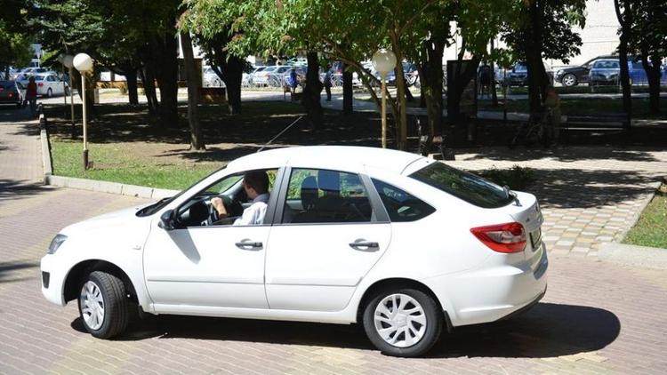Социальное такси Ставрополя получило новый автомобиль
