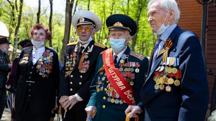 Глава Ставрополя поздравил ветеранов с наступающим Днём Победы