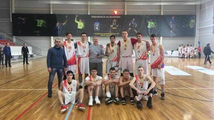 Юные баскетболисты разыграли награды первенства края в Будённовске