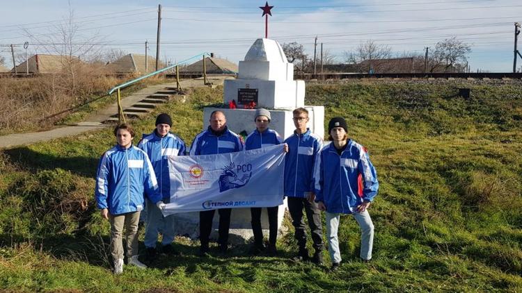 Студенты привели в порядок памятник в Ипатовском округе Ставрополья