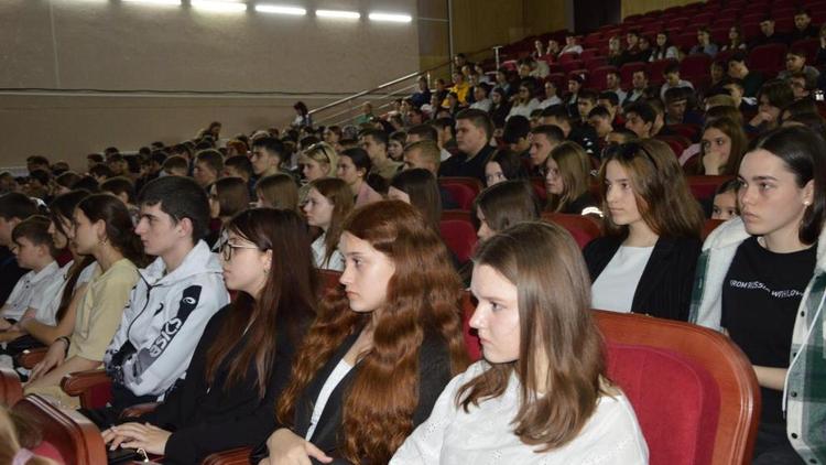 Школьникам Арзгирского округа Ставрополья рассказали о преимуществах целевого набора