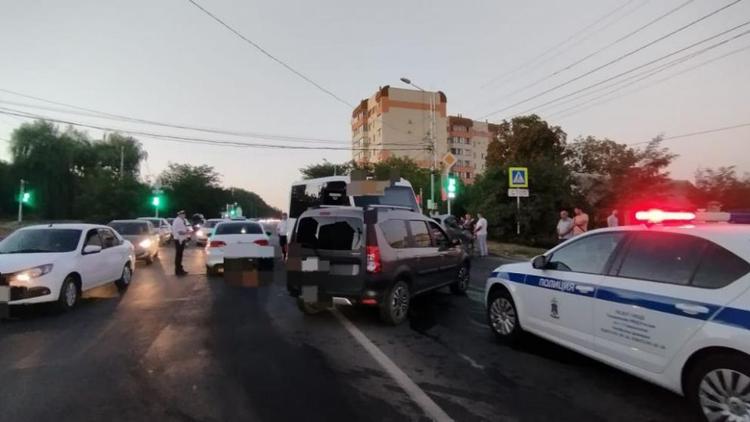 Четыре человека пострадали в ДТП с четырьмя автомобилями в Ставрополе