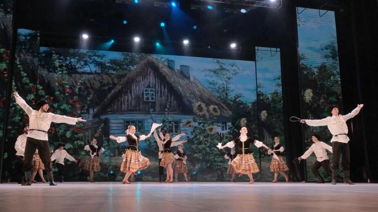На гала-концерте «Арт-Холла» в Ставрополе выступили лучшие коллективы разных стран