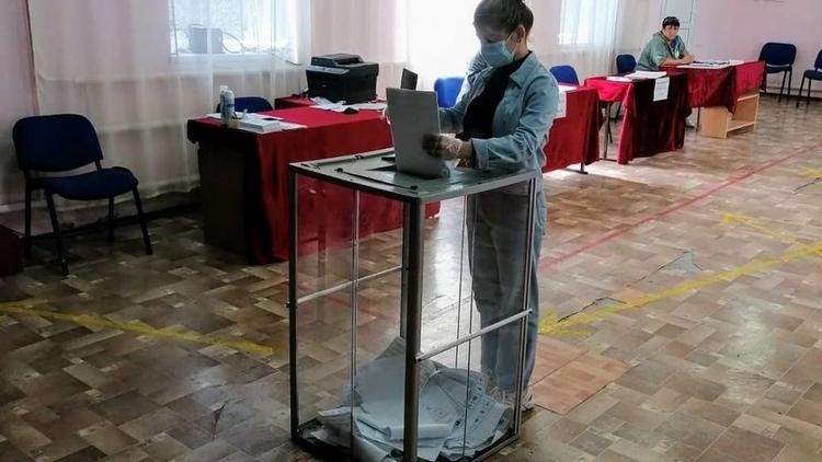 Молодым избирателям Ставрополья на выборах дарят памятные подарки