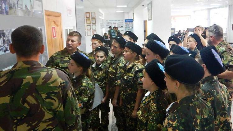 Десант офицеров Росгвардии нагрянул к кадетам-ермоловцам Ставрополя с уроками мужества