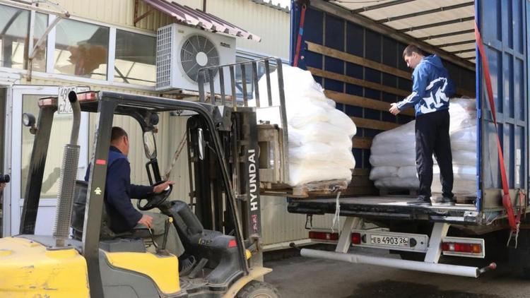 48 тонн гуманитарного груза отправили из Ставрополья жителям Донбасса