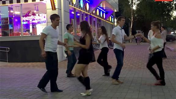 Ставропольские танцоры – участники международного West Coast Swing флешмоба