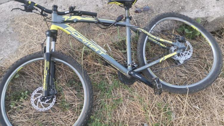 В Невинномысске машина сбила 15-летнюю велосипедистку