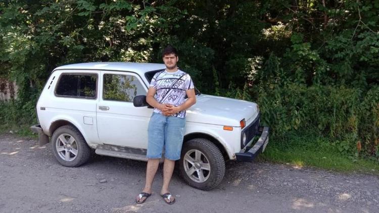 Студент в Железноводске купил машину для бойцов СВО