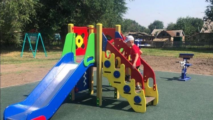 Детская площадка появилась в одном из посёлков Ставропольского края