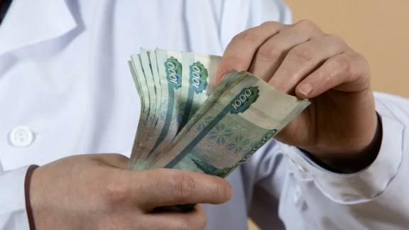 Специальные социальные выплаты получают более 15 тысяч медиков Ставрополья