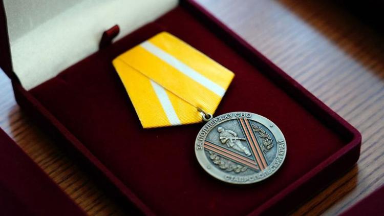 Губернатор Ставрополья вручил первые медали за поддержку СВО