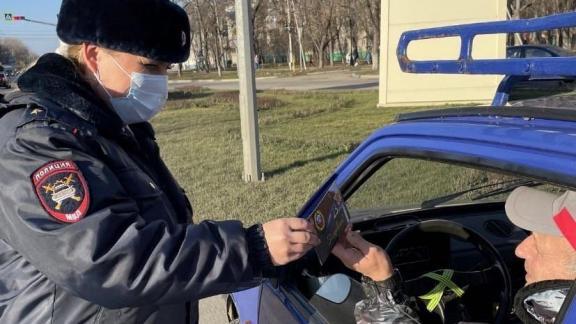 В Невинномысске водителей с 23 февраля поздравил «женский патруль»