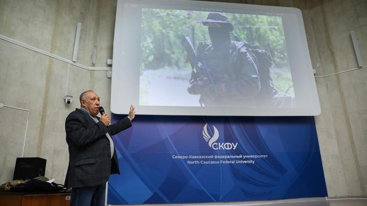 Выставка военного корреспондента «Донбасс-2022» открылась в СКФУ