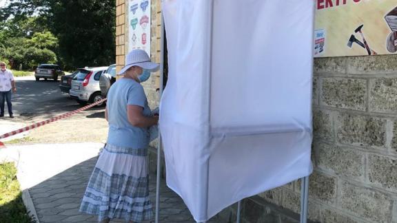 Жители Ставрополя голосуют на свежем воздухе