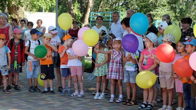 В Кочубеевском округе 9 августа открыли первую парковую библиотеку