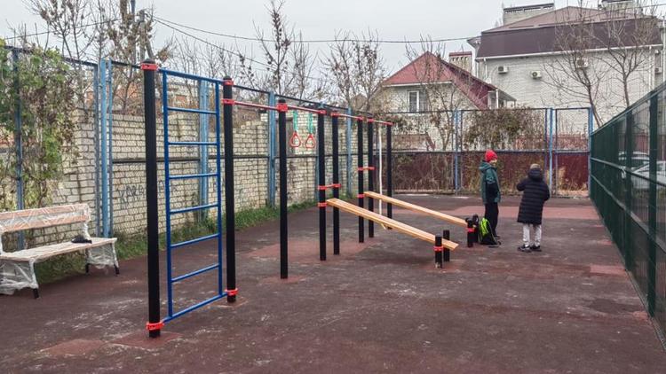 На улице Пригородной в Ставрополе отремонтировали спортивную площадку