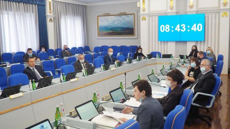 Дефицит бюджета Ставрополья в 2022 году уменьшится более чем на 3,5 млрд рублей