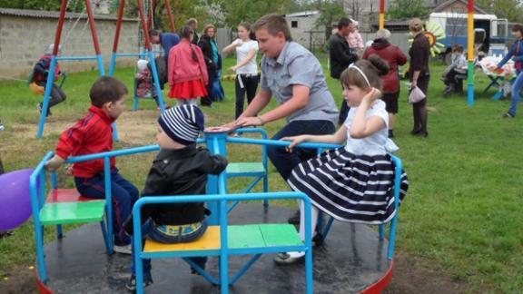 В память о Владимире Костыше, погибшем в Чечне, в селе Донском открыли детскую площадку
