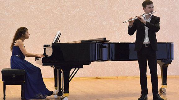 Три музыкальных учреждения Ставрополья получили новые инструменты в подарок