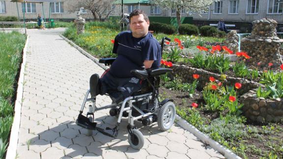 Александр Соломенник без рук и ног из Ставрополя получил две инвалидные коляски