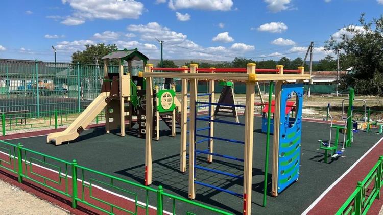 В Кочубеевском округе Ставрополья появилась новая детская площадка