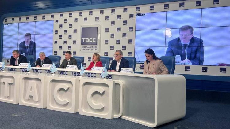 Глава минсельхоза Ставрополья ответил на вопросы об агростраховании на пресс-конференции ТАСС