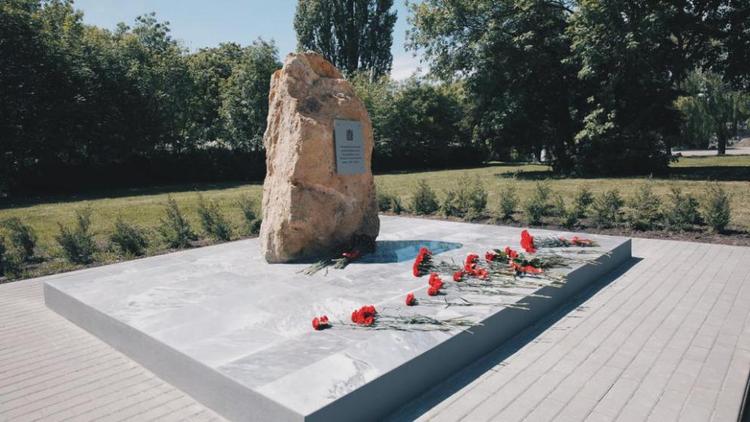 В Ставрополе создали памятный камень «Несовершеннолетним узникам фашистских концлагерей»