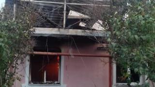 Из-за короткого замыкания загорелся дом в Грачёвском районе