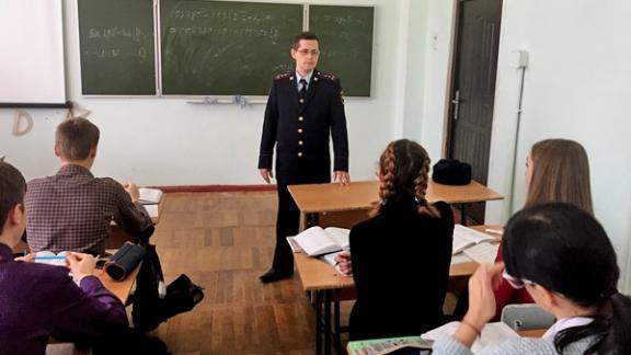 Уроки профориентации провели полицейские в Апанасенковском районе