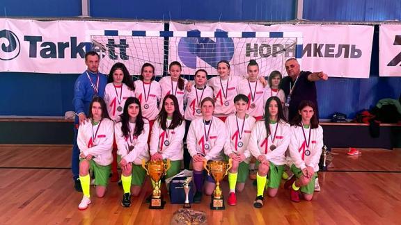 Юные спортсменки из Ставрополя отличились на соревнованиях по мини-футболу