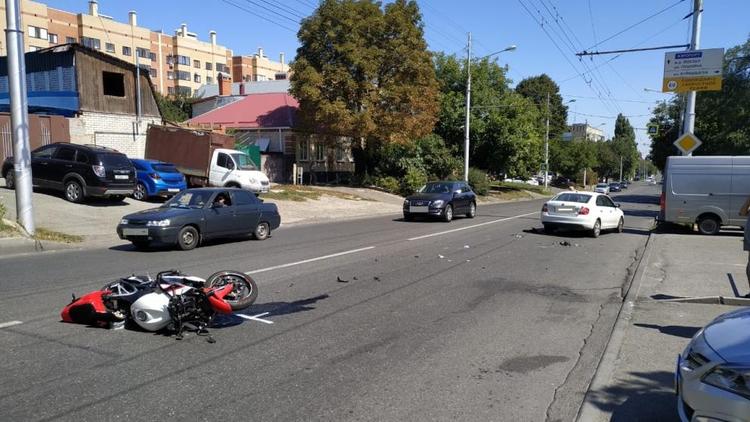 В Ставрополе мотоциклистка сбила пожилого пешехода