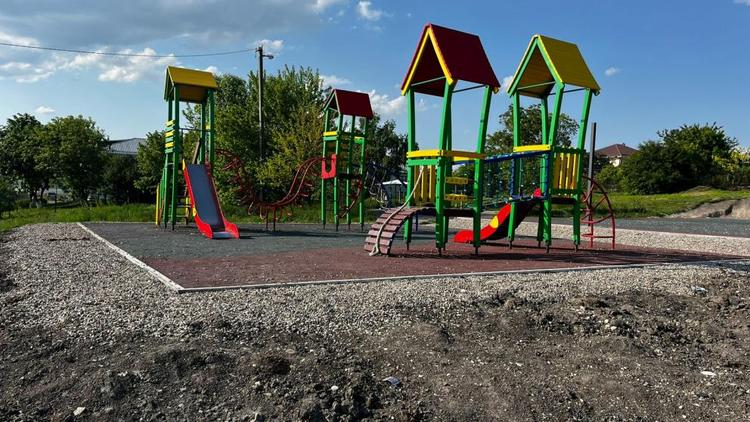В Предгорном округе Ставрополья по инициативе хуторян обустроили детскую площадку