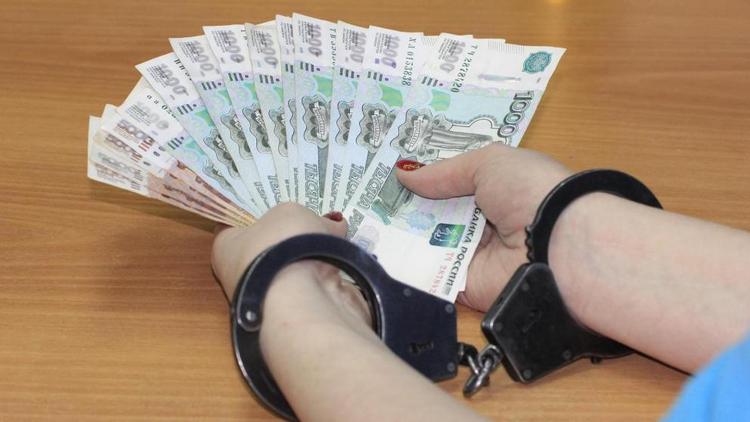 В Шпаковском округе бывший сотрудник полиции подозревается в получении взятки