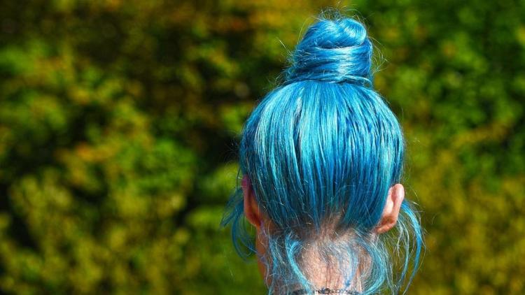 В Георгиевске мать подростка сообщила, что её дочери угрожали из-за синего цвета волос