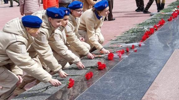 В Ставрополе юнармейцы провели торжественную линейку «На посту у памяти»