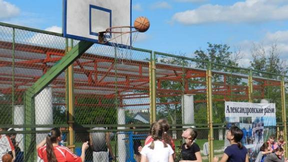 В селе Александровском провели районные соревнования по стритболу