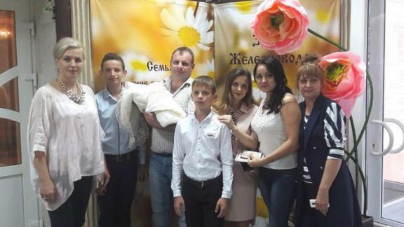 500 новорожденный в Железноводске получил свидетельство о рождении в День края