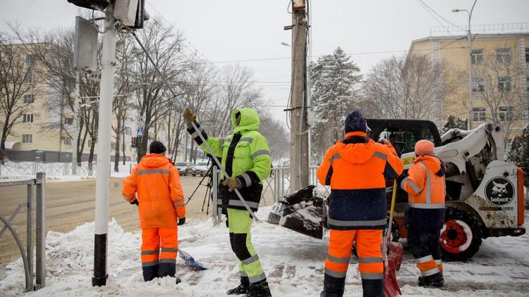 В Ставрополе ликвидируют последствия снегопада