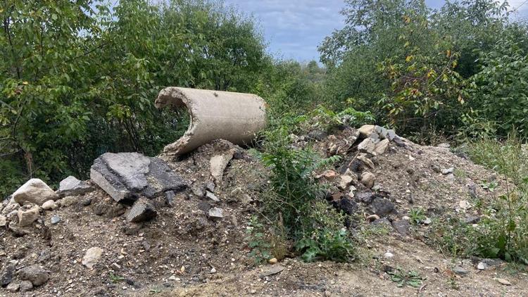 В Железноводске выявили несанкционированную свалку со строительным мусором