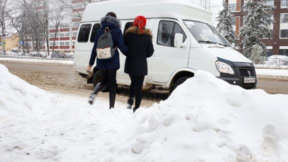 В Андроповском районе в сугробе застряла маршрутка с 7 пассажирами