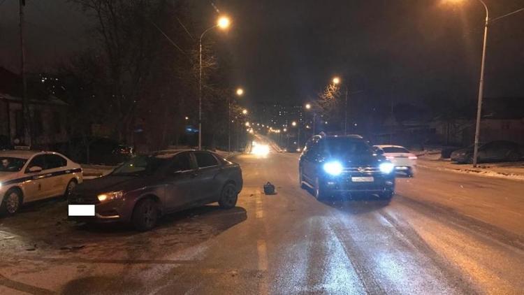 Две легковушки столкнулись в Ставрополе: один человек пострадал