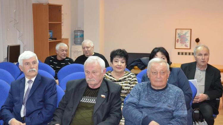 Для пенсионеров в Железноводске открыли Социальный центр общения