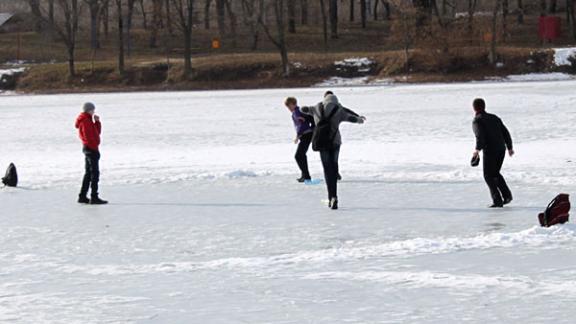 Ставропольцам напомнили правила поведения на льду