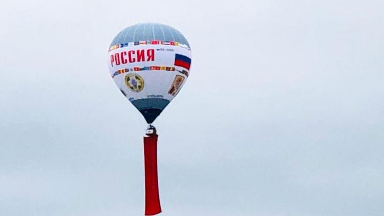 Аэростат «Россия» поднял Знамя Победы в небо над Железноводском