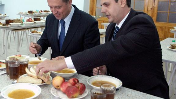 Губернатору Гаевскому пришелся по вкусу школьный обед в Ипатово