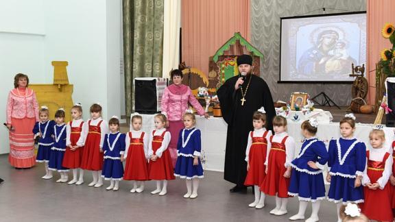 Священник из села Томузловского радует земляков песенным творчеством